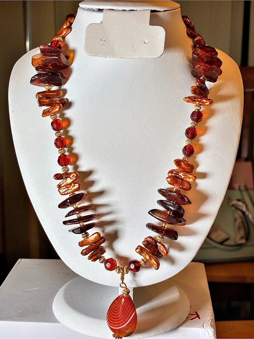 Amber pearl - Pendant Necklace in Brown & Orange